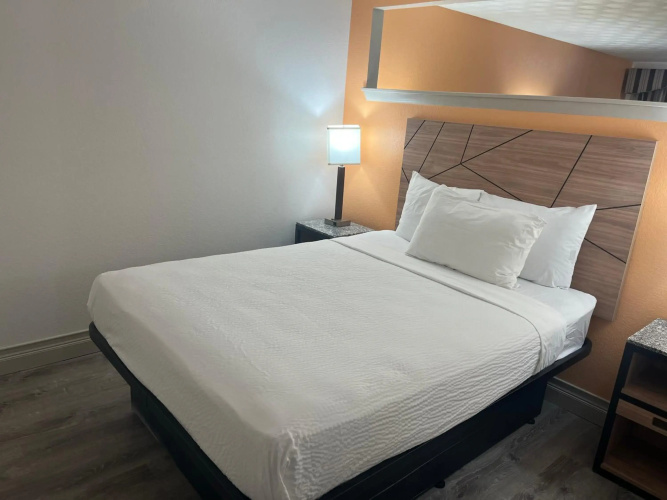 Howard Johnson by Wyndham Malden Boston Area