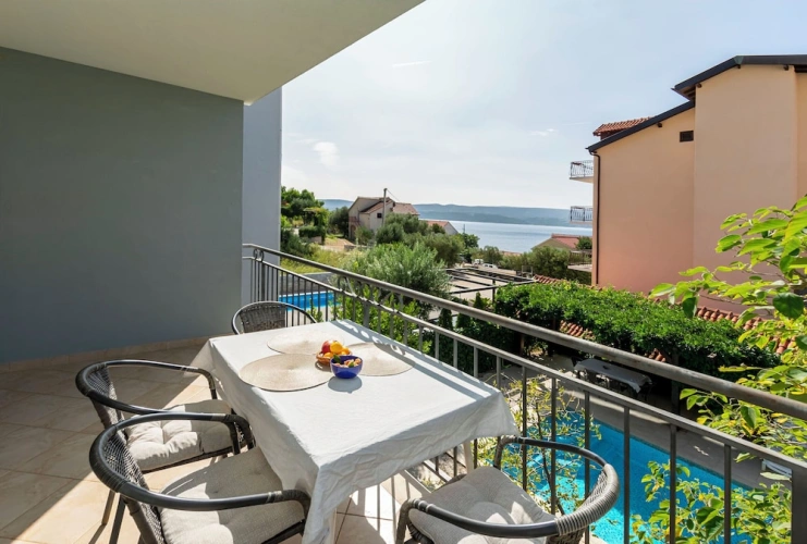 Apartment with balcony