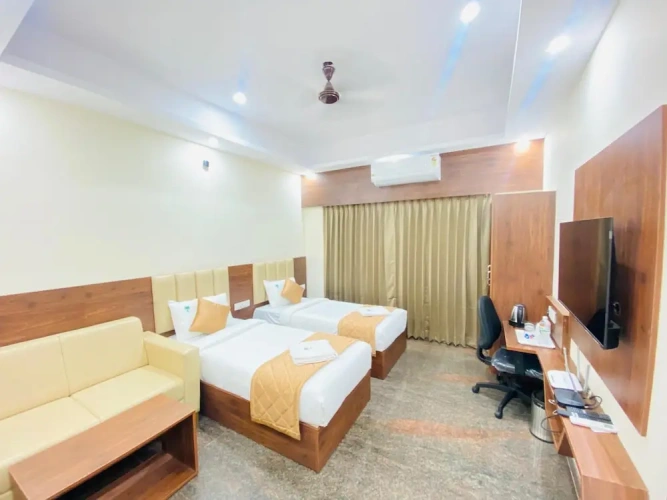 Superior Twin room with city view