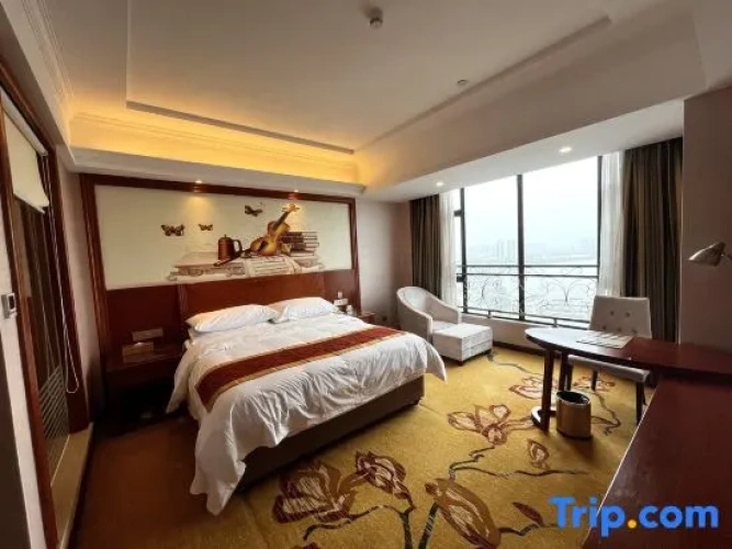 Suite with view