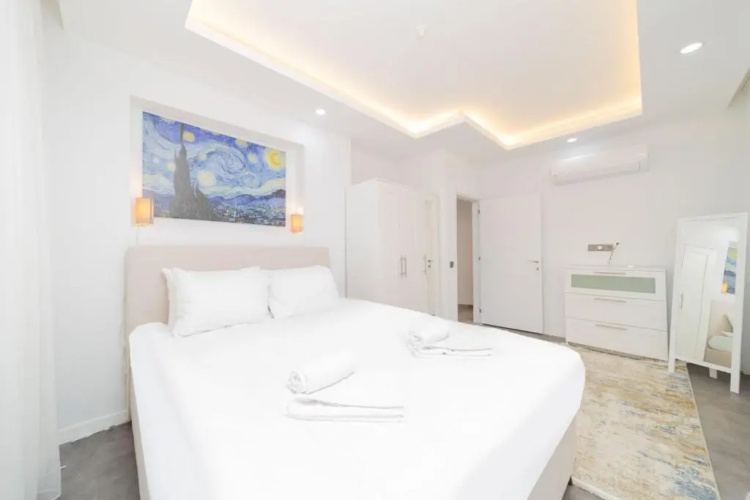 Central Located Big Spacious Flat in Muratpasa