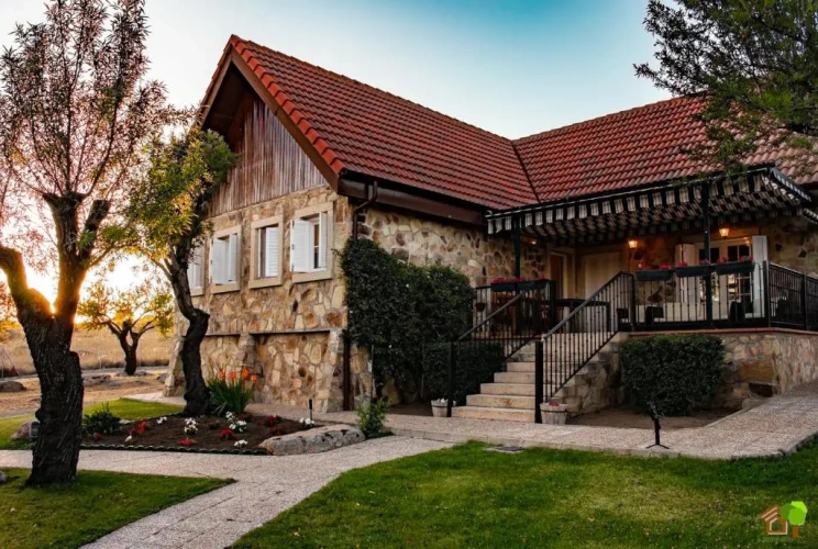 3 Bedrooms Cottage