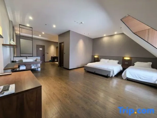 Deluxe Family Suite