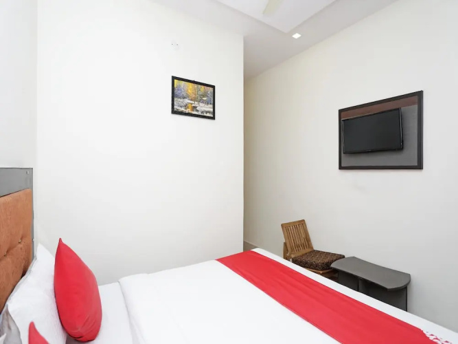 OYO Flagship 14468 Hotel Divine Ganges
