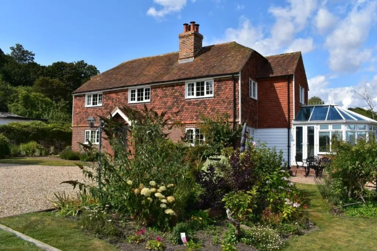 5 Bedrooms Cottage