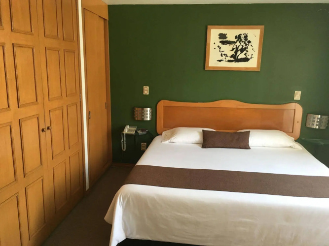 G K Suites Duraznos