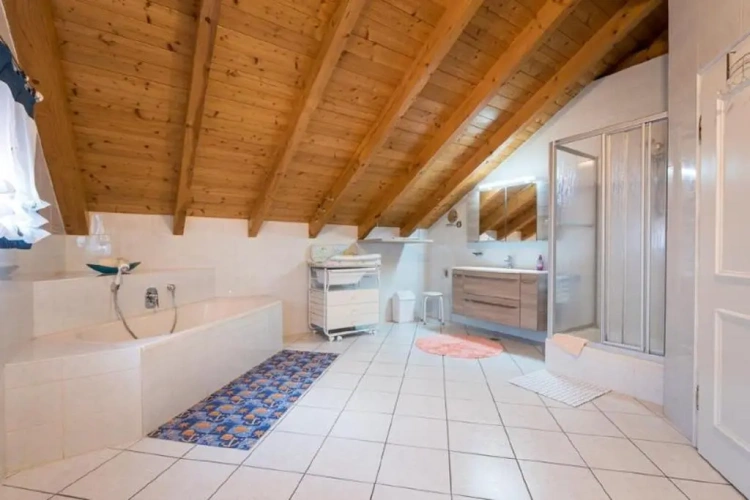 3 Bedrooms Apartment