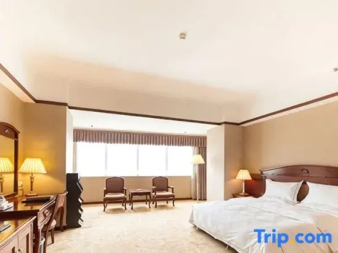Deluxe Family Suite