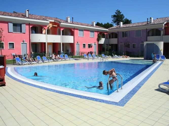 Nice Apartment With Swimming Pool