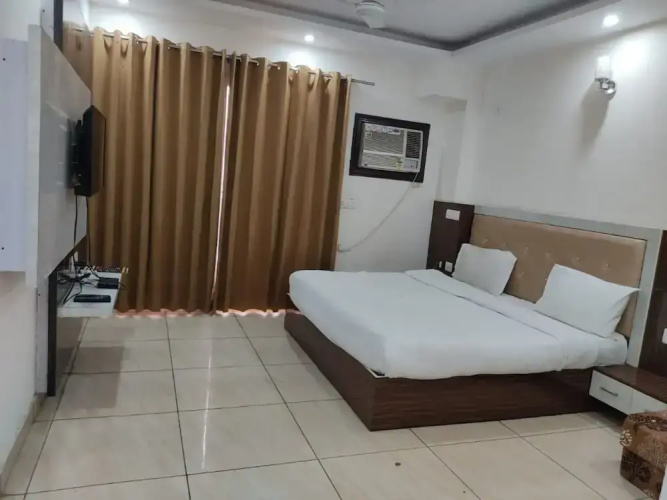 Goroomgo singh residency Gurugram