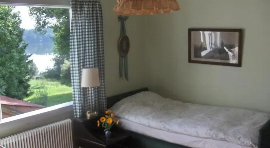 Mälby Säteri Bed & Breakfast