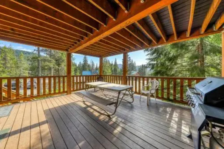 Little Trail Lodge