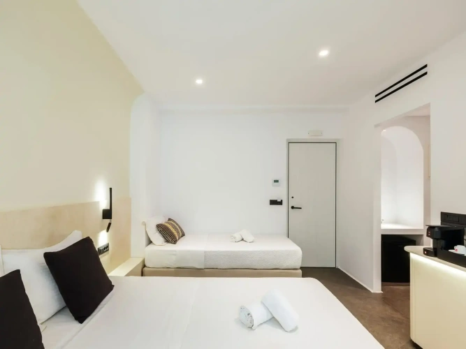 Standard Triple room