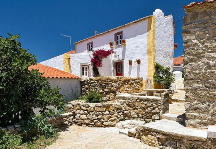 3 Bedrooms Cottage