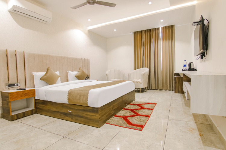 Fabhotel Prime The Eminence