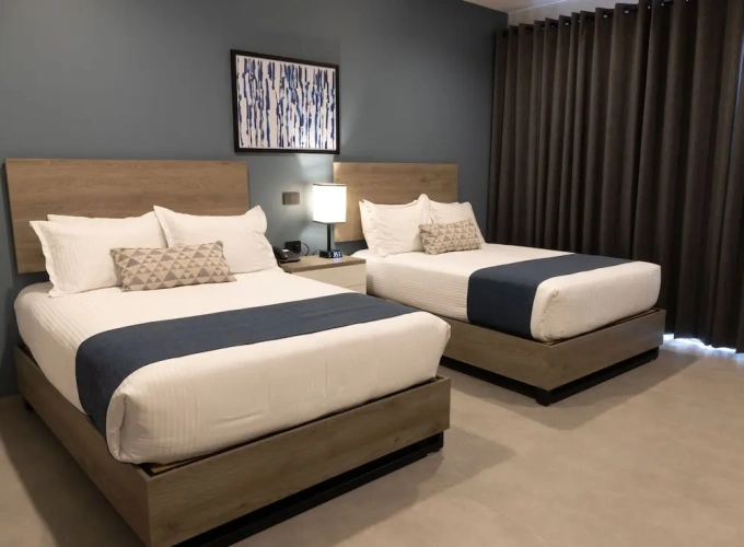 Deluxe Quadruple room with city view