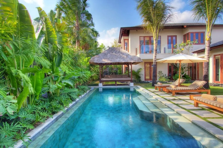 4 Bedrooms Villa