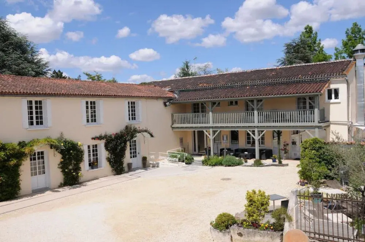 Logis Hôtel L'Essille