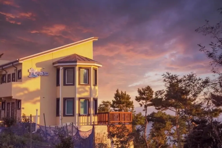 Sea And Lighthouse Pension