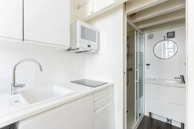 Cosy studio at Paul Doumer, by GuestReady
