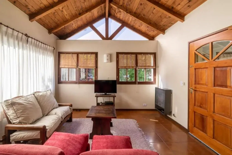 3 Bedrooms Cottage
