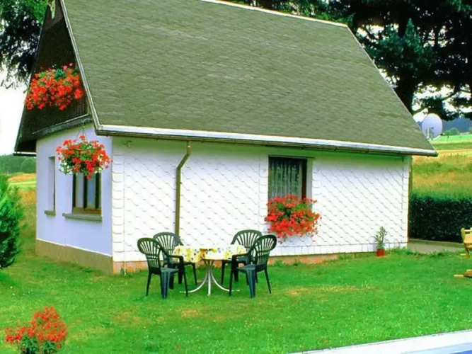 Sunlit Retreat With Garden