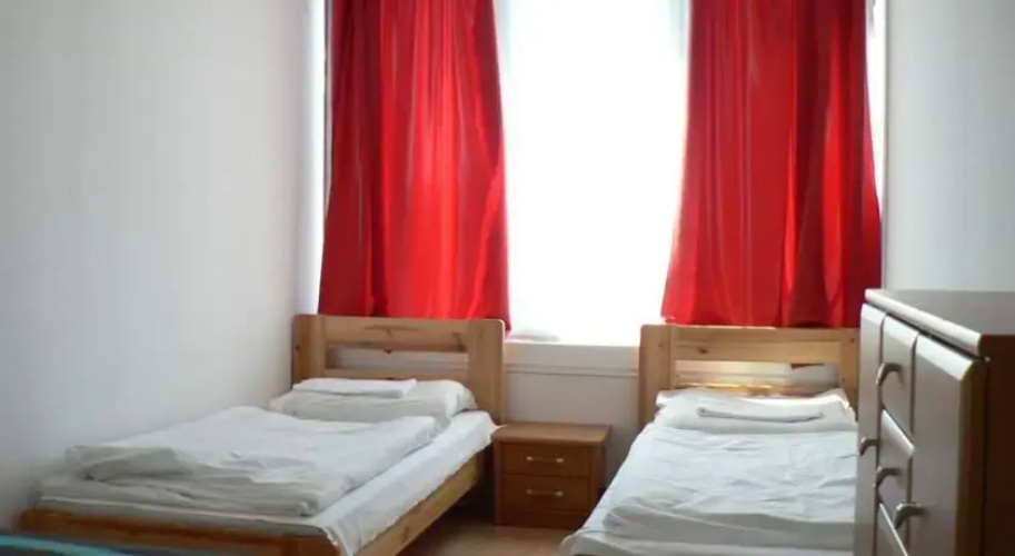 Summer Hotel Hill