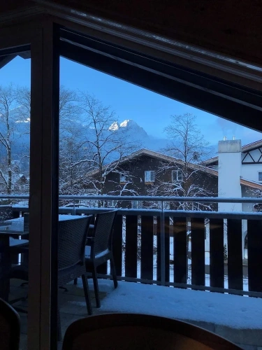 2 Bedrooms Suite with mountain view