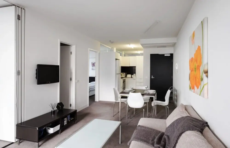 Roomerang at Abeckett Tower 31