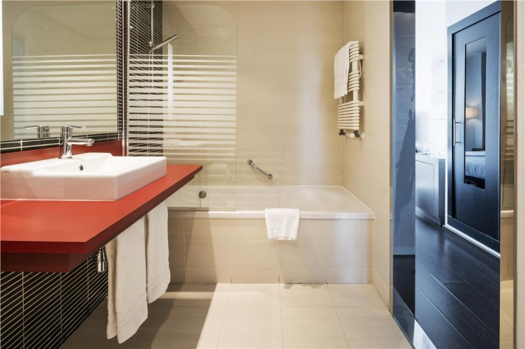 Hotel ILUNION Atrium photo 11