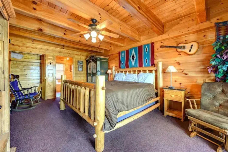 Mountaintop Lodge - Eight Bedroom Cabin