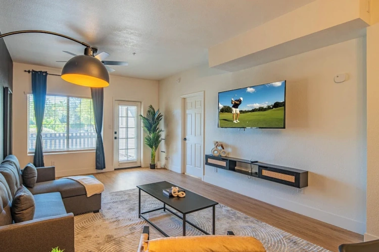 2 Bedrooms Apartment