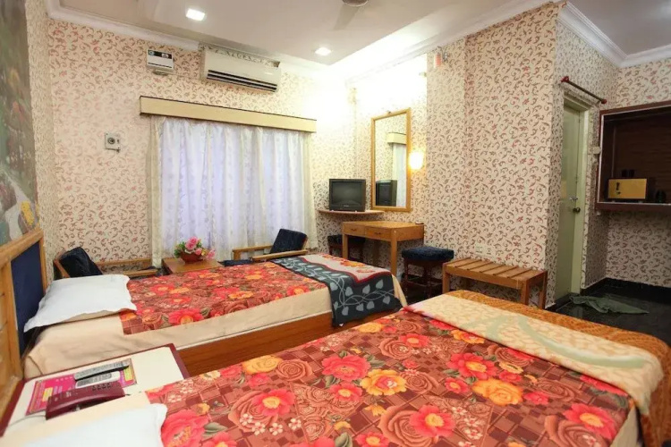 Trishul Hotel