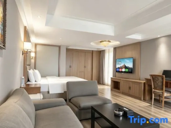 Deluxe Suite