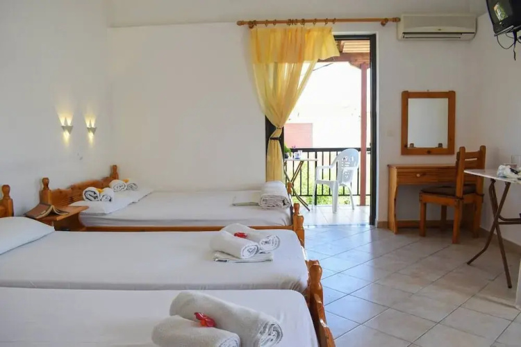 Spacious studio just 150m to the beach