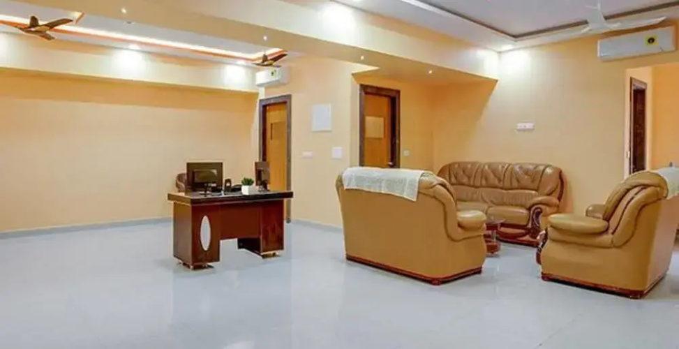 Fabhotel Sb Square
