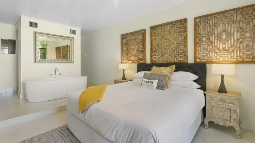 Liapari Beach House