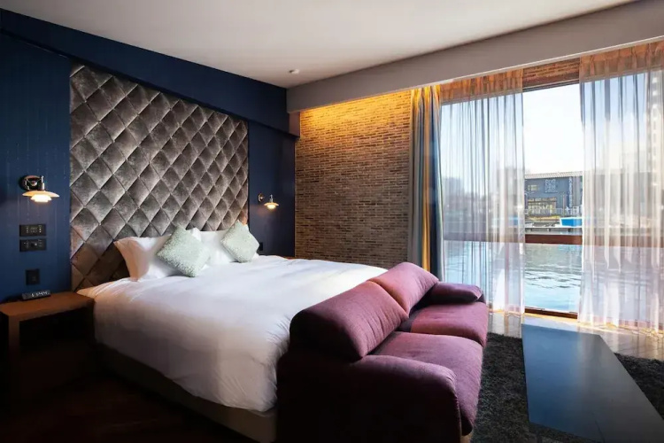 PETALS TOKYO - Floating Hotel
