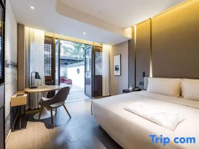 Standard Double room with garden view