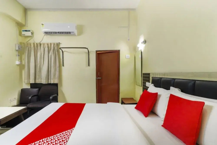 OYO 43893 Uhome Hotel Pvtltd