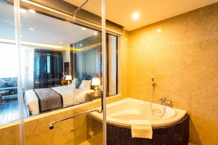 Executive Suite with city view