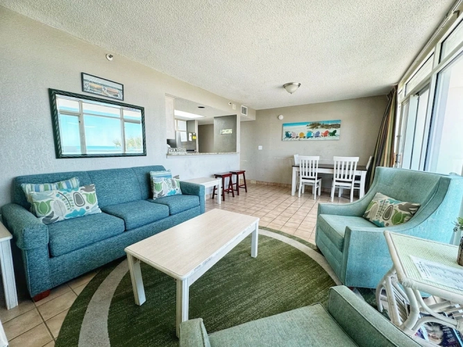 2 Bedrooms Classic room with balcony and oceanfront