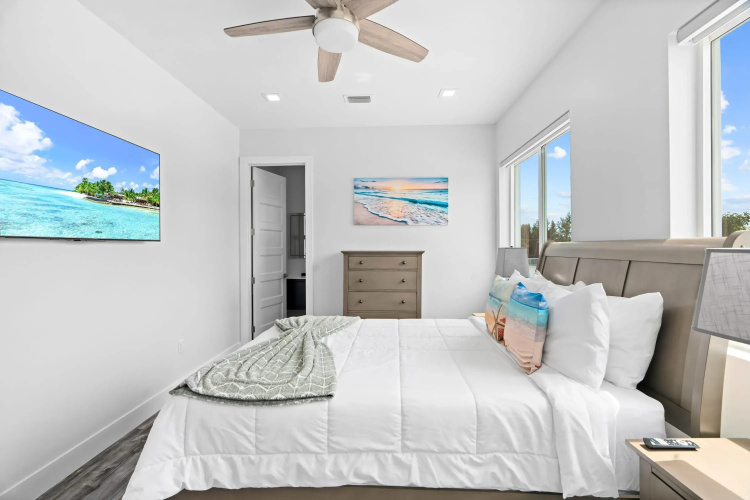 Luna Light Waterfront Pool Dock Views