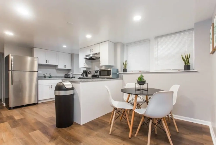 3 Bedrooms Apartment