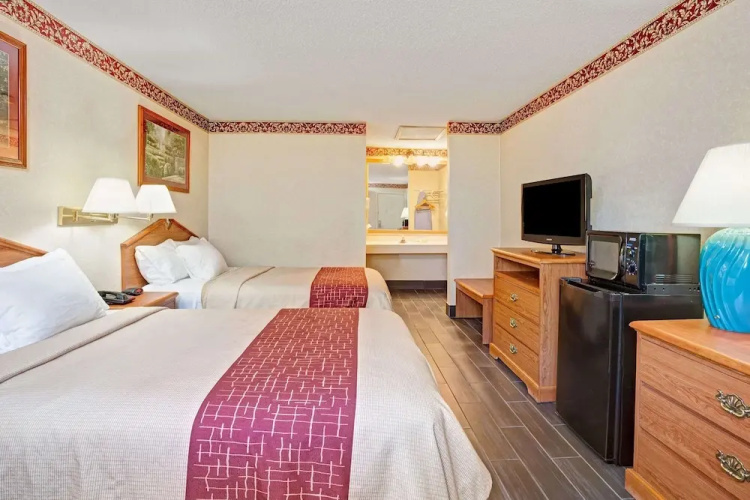 Red Roof Inn Monroe