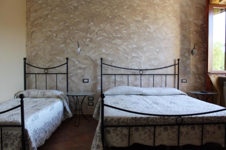 Standard Triple room