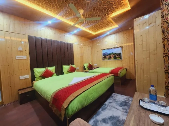 Classic Double room with balcony and with mountain view
