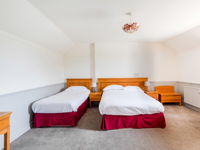 Standard Triple room