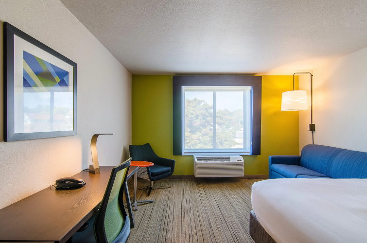 Holiday Inn Express & Suites Atchison by IHG