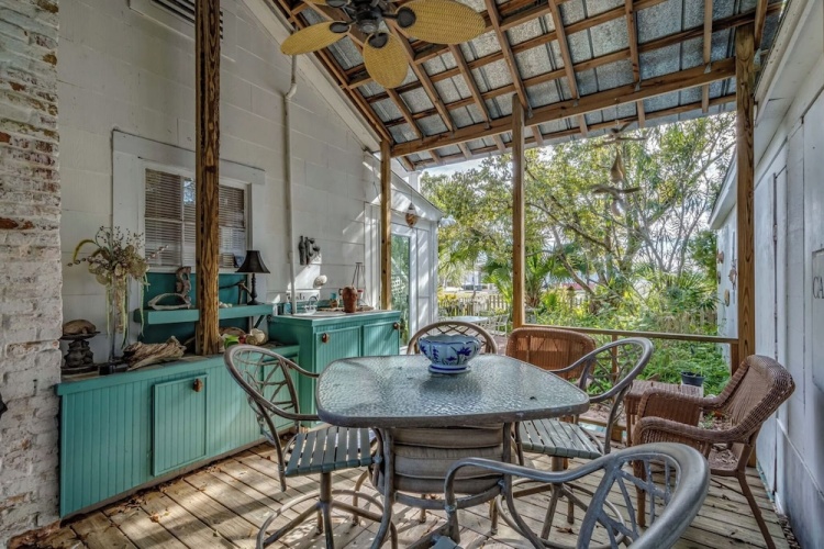 Suite with courtyard view